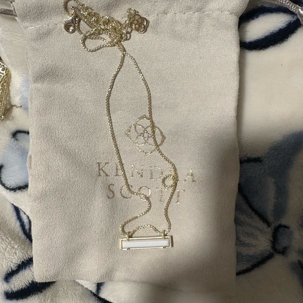 Kendra Scott Gold Bar Pendant Necklace